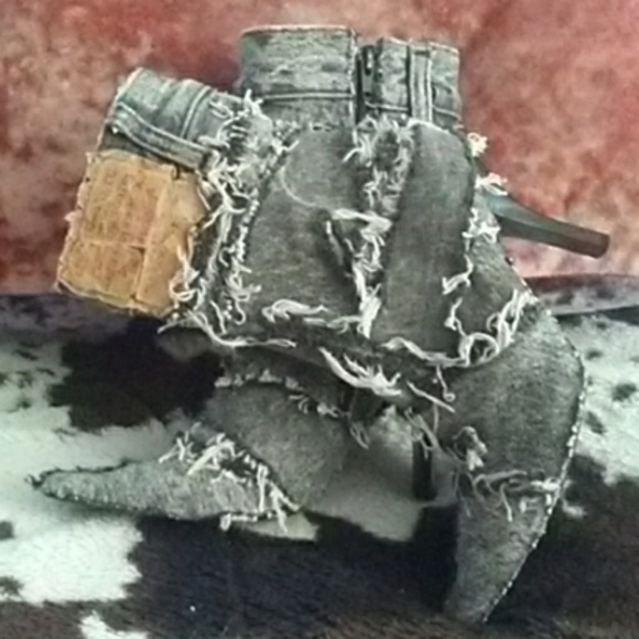 Distressed denim Levi boots - Picture 3 of 3